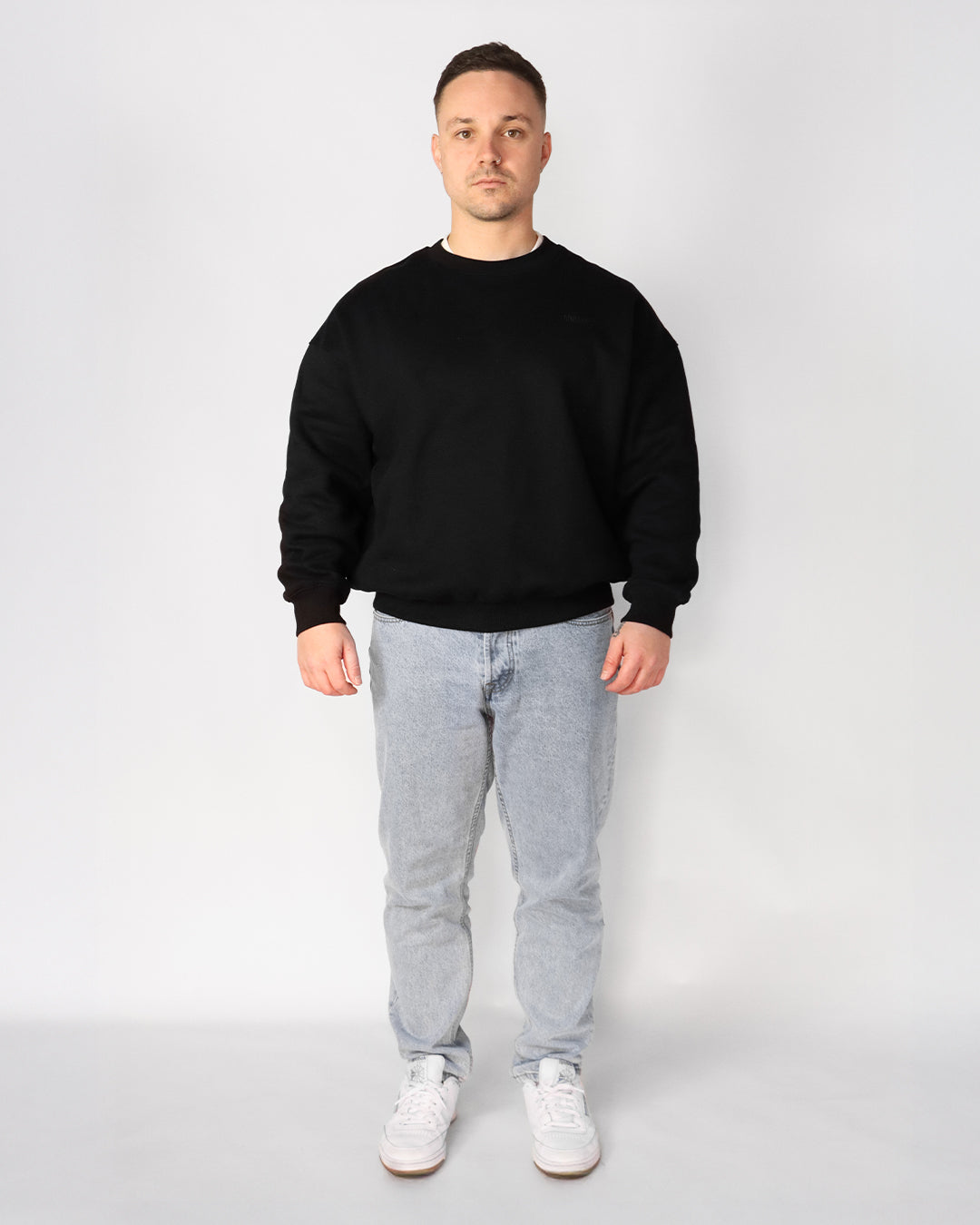 Essential Crewneck Black 06